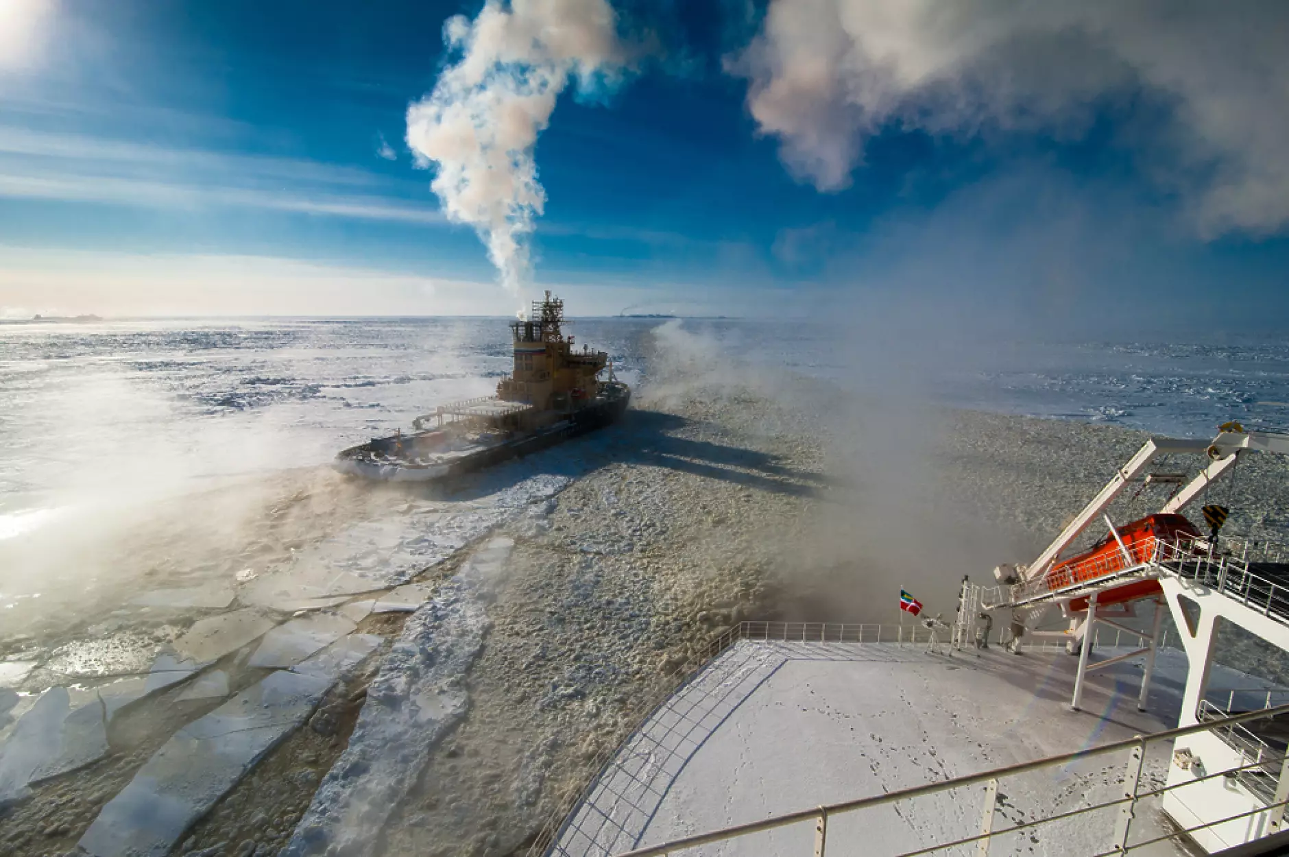 Русия затвори водите на Арктика за чужди военни кораби и подводници