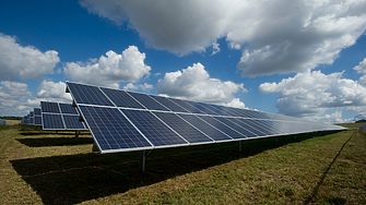 Вносът на зелени енергийни продукти включително вятърни турбини слънчеви панели