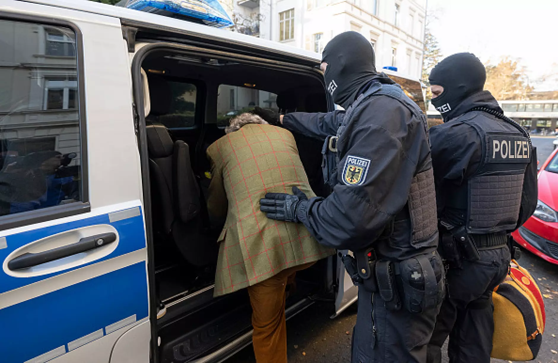 Германската полиция арестува 25 души от заговорническа група за държавен преврат