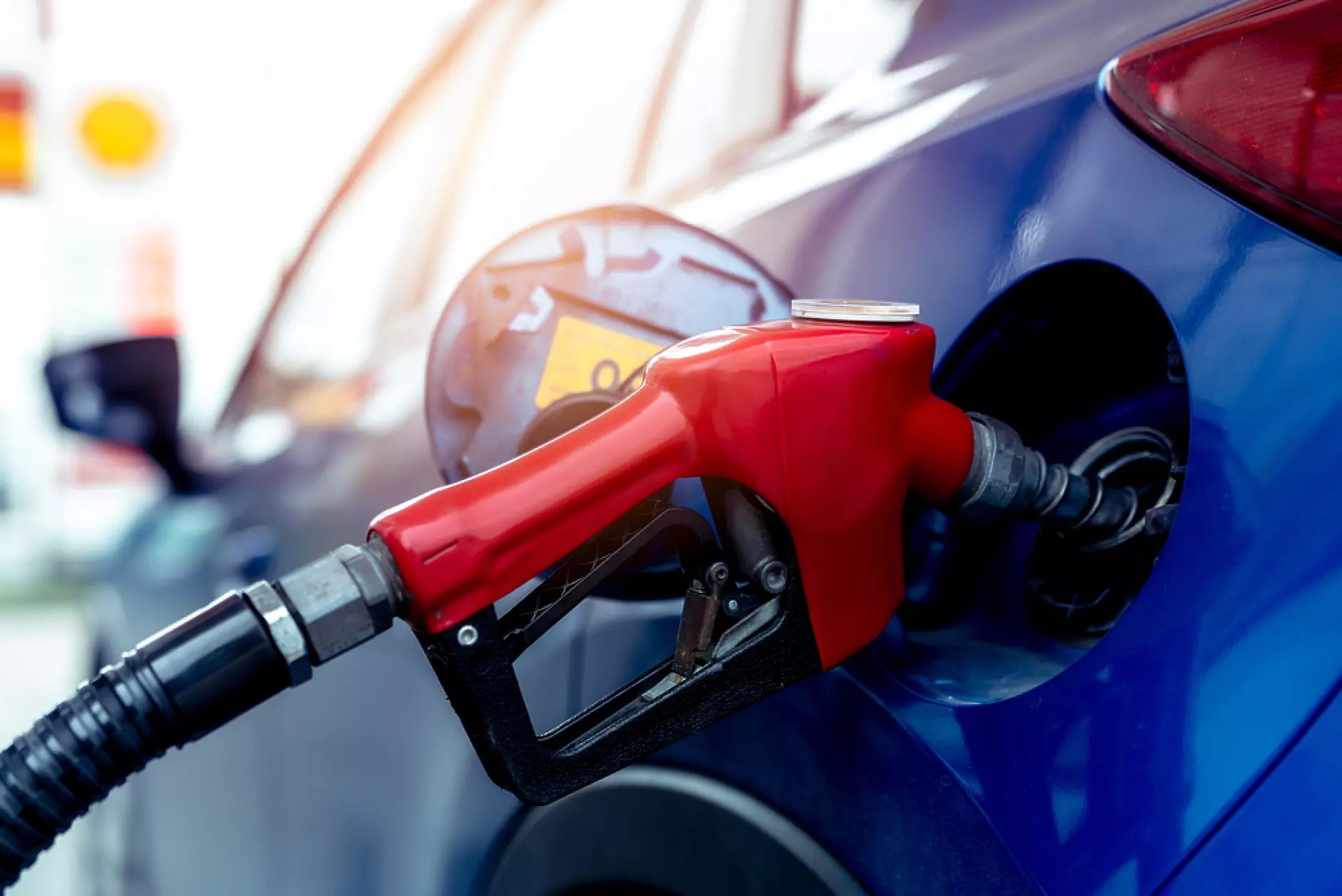 Експерт: Таванът на цените на горивата създава изкуствен недостиг на пазара 