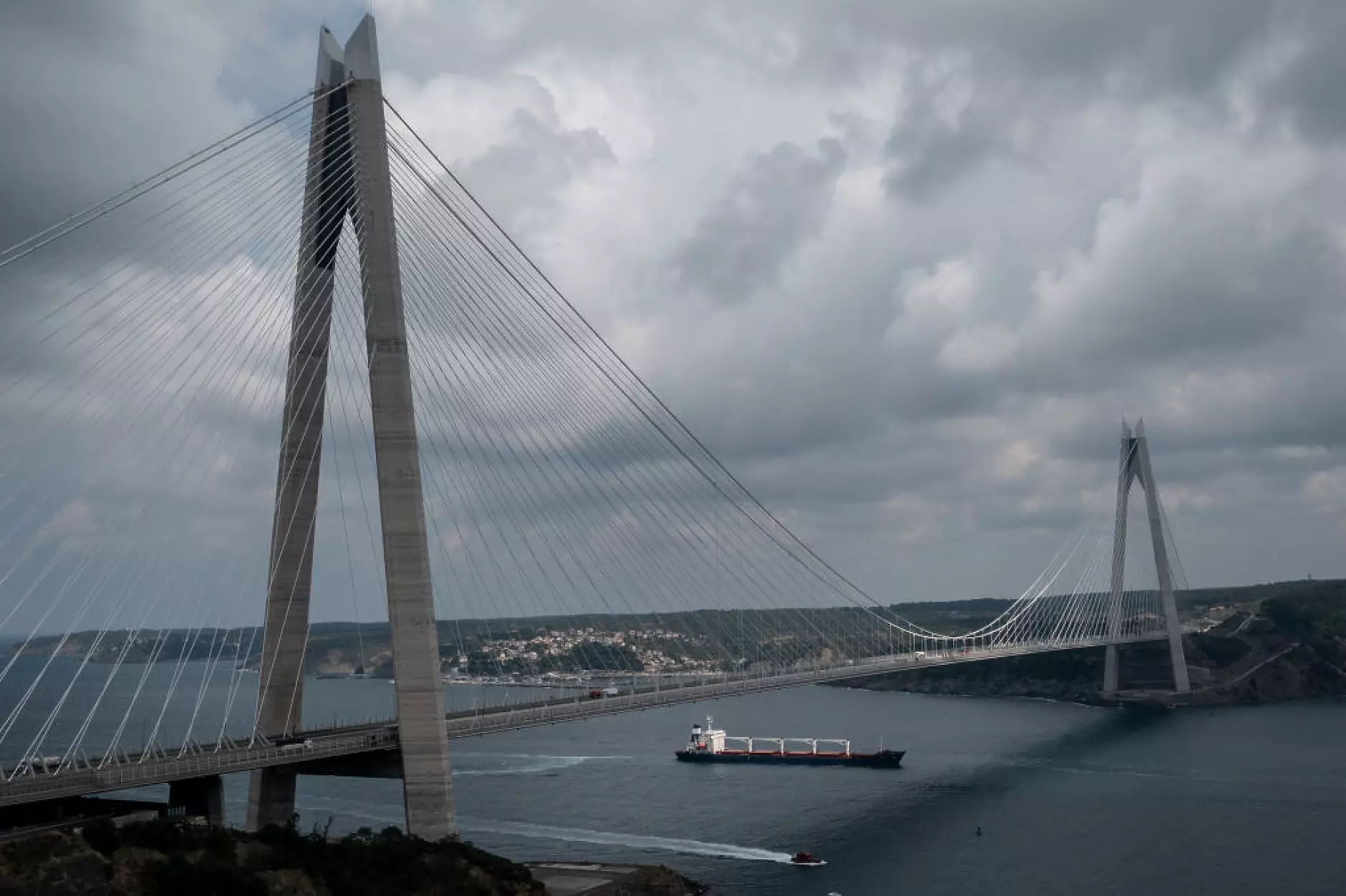Западни представители обвиниха Турция за прекъсването на доставките на суров петрол през Черно море