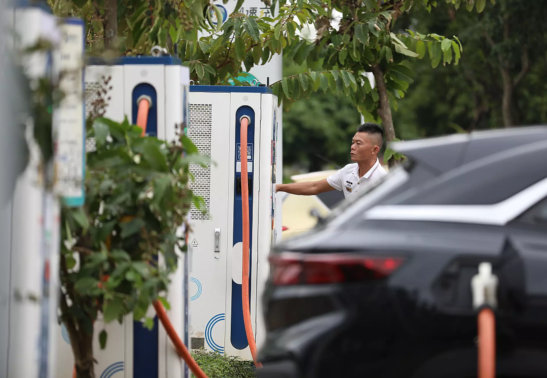 Китай отчете ръст от 107,5%  на зарядните колонки за електромобили 
