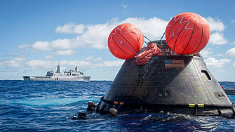 Капсулата на НАСА Орион се завърна на Земята в неделя