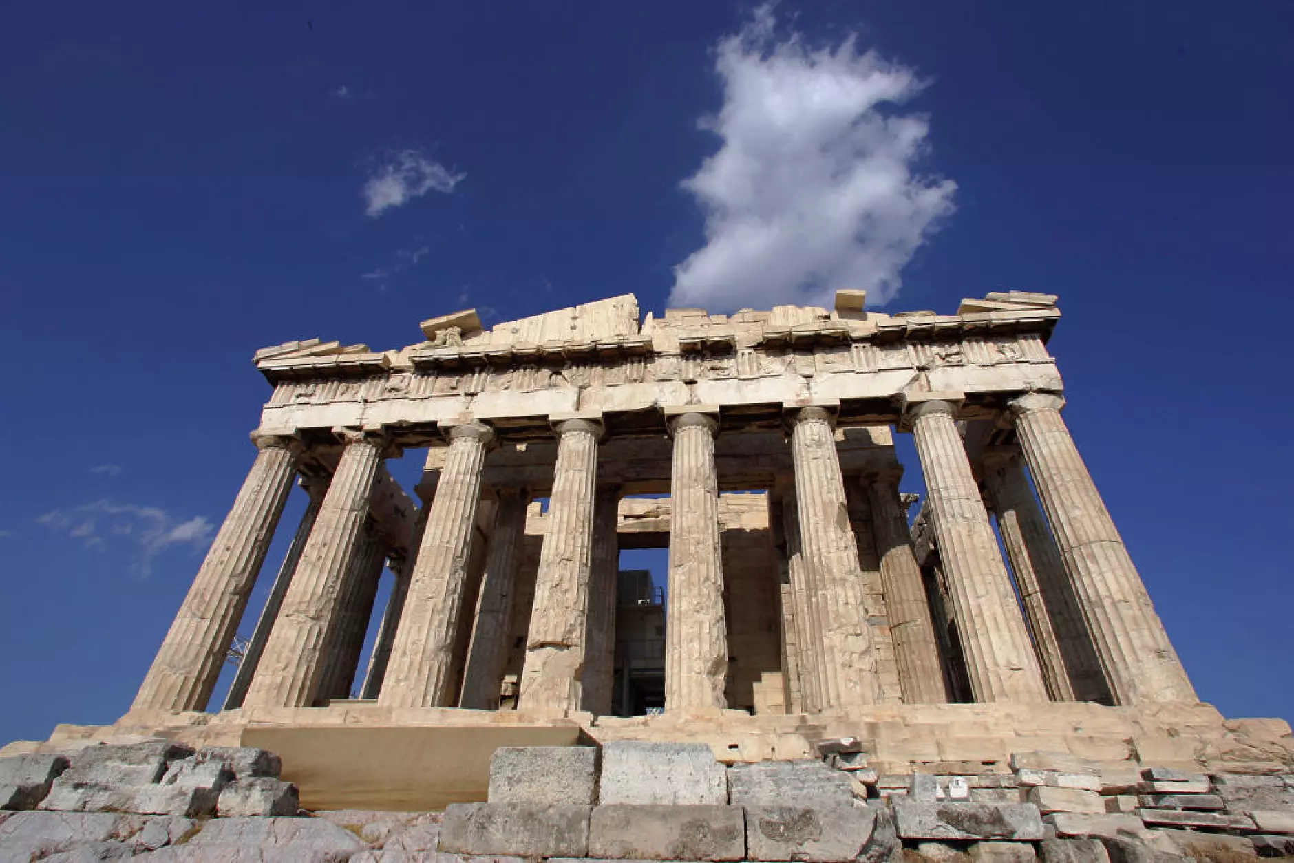 Папата връща на Гърция фрагменти от скулптурите на Партенона