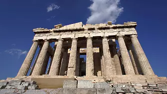 Папата връща на Гърция фрагменти от скулптурите на Партенона