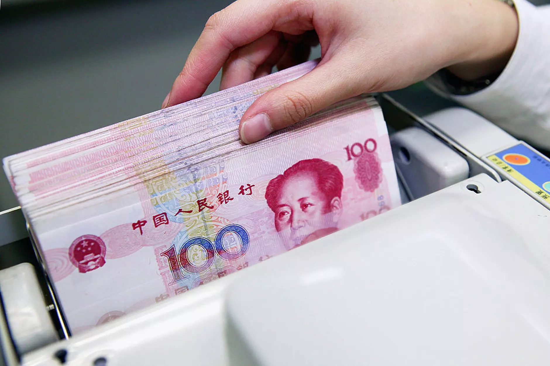 Китай ще емитира специални държавни облигации за 750 млрд. юана в помощ на икономиката си