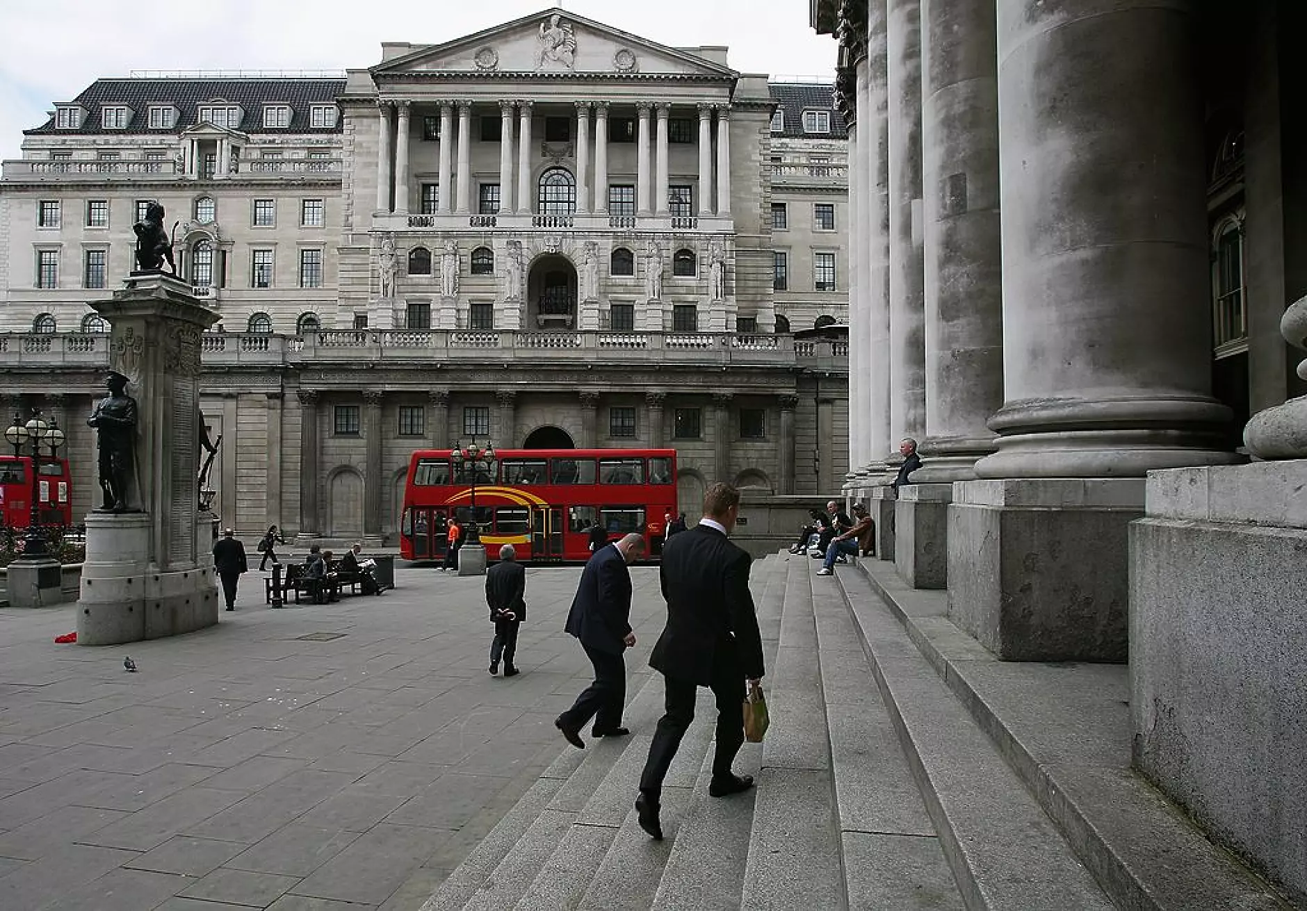 Английската централна банка повиши основната си лихва до 3,5%