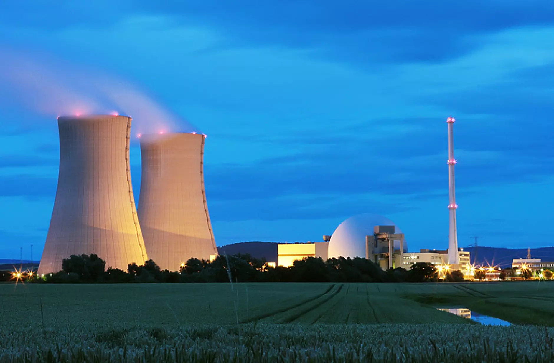 Франция обмисля план за строителство на още 8 ядрени реактора