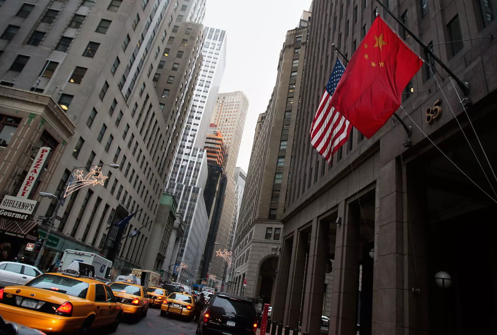 Китайските фирми се разминаха с делистване от борсите в САЩ
