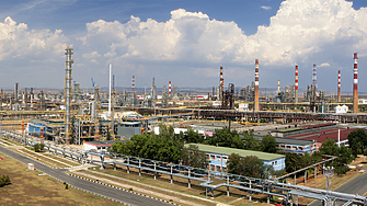 Работата на петролната рафинерия на Лукойл в Бургас може да се