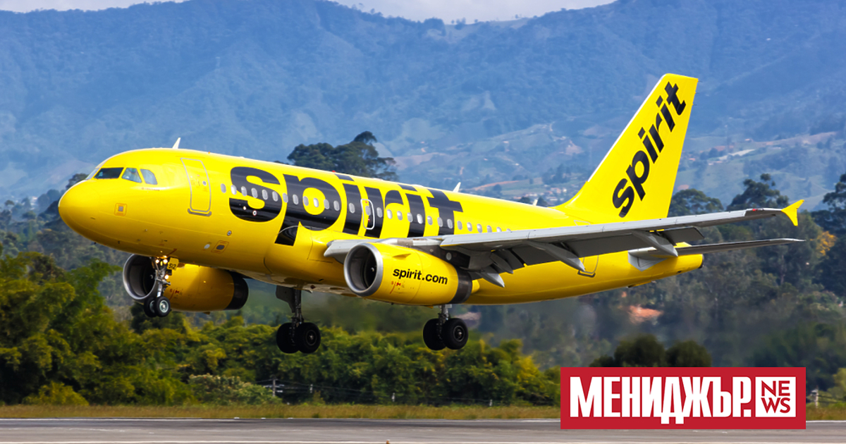 Бивша стюардеса на американската Spirit Airlines заведе дело срещу авиокомпанията