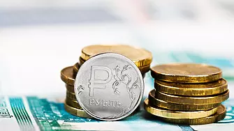 Руската рубла се срина до 6-месечно дъно спрямо  еврото и долара