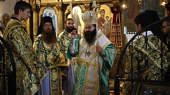 Празнична Василиева света литургия за Рождество Христово се отслужва в