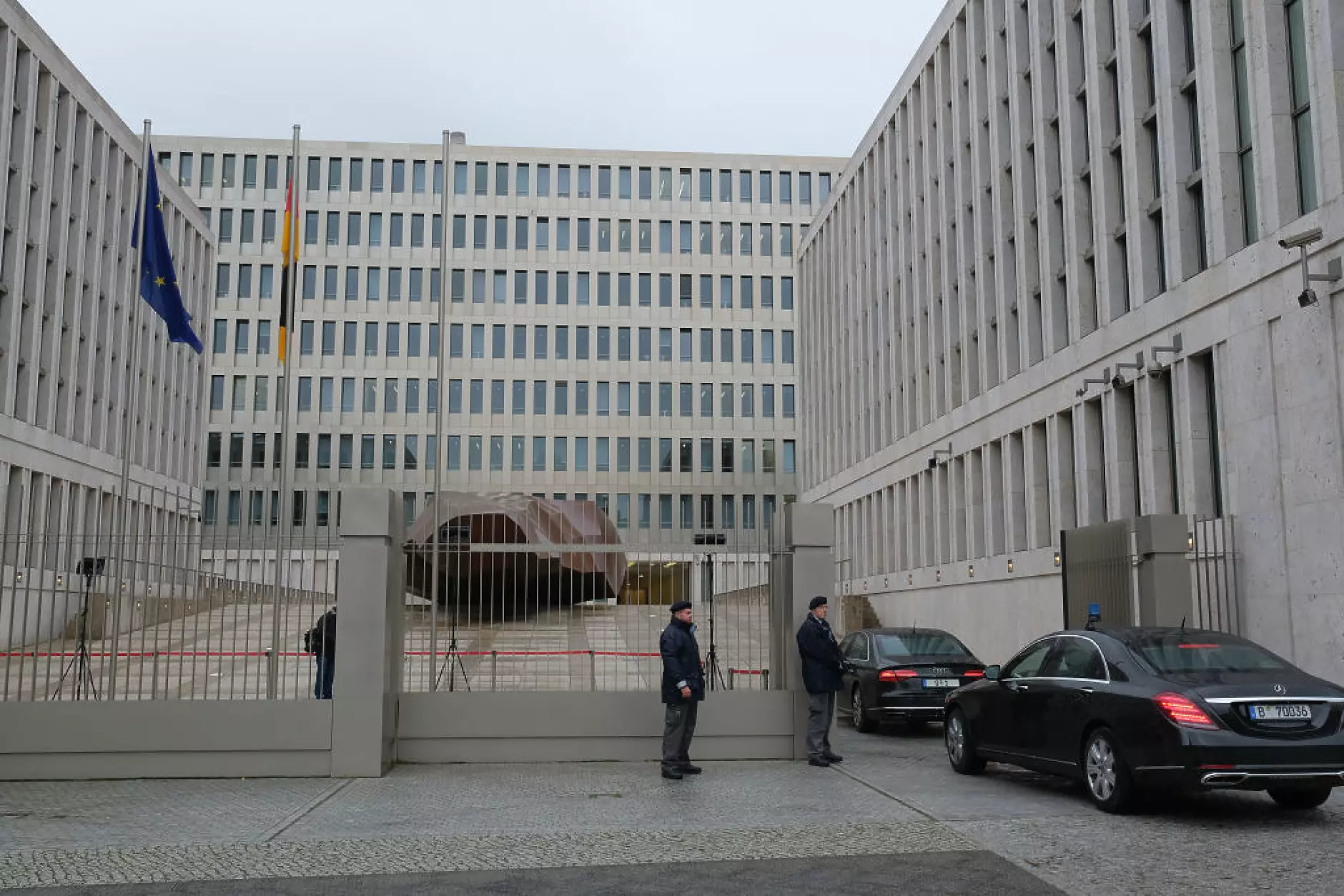 Германия арестува служител на външното разузнаване, заподозрян в шпионаж в полза на Русия