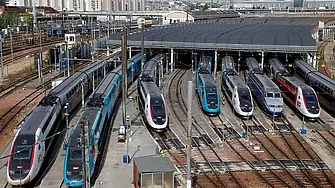 Хаос със скоростните влакове TGV във Франция преди Коледа заради стачки