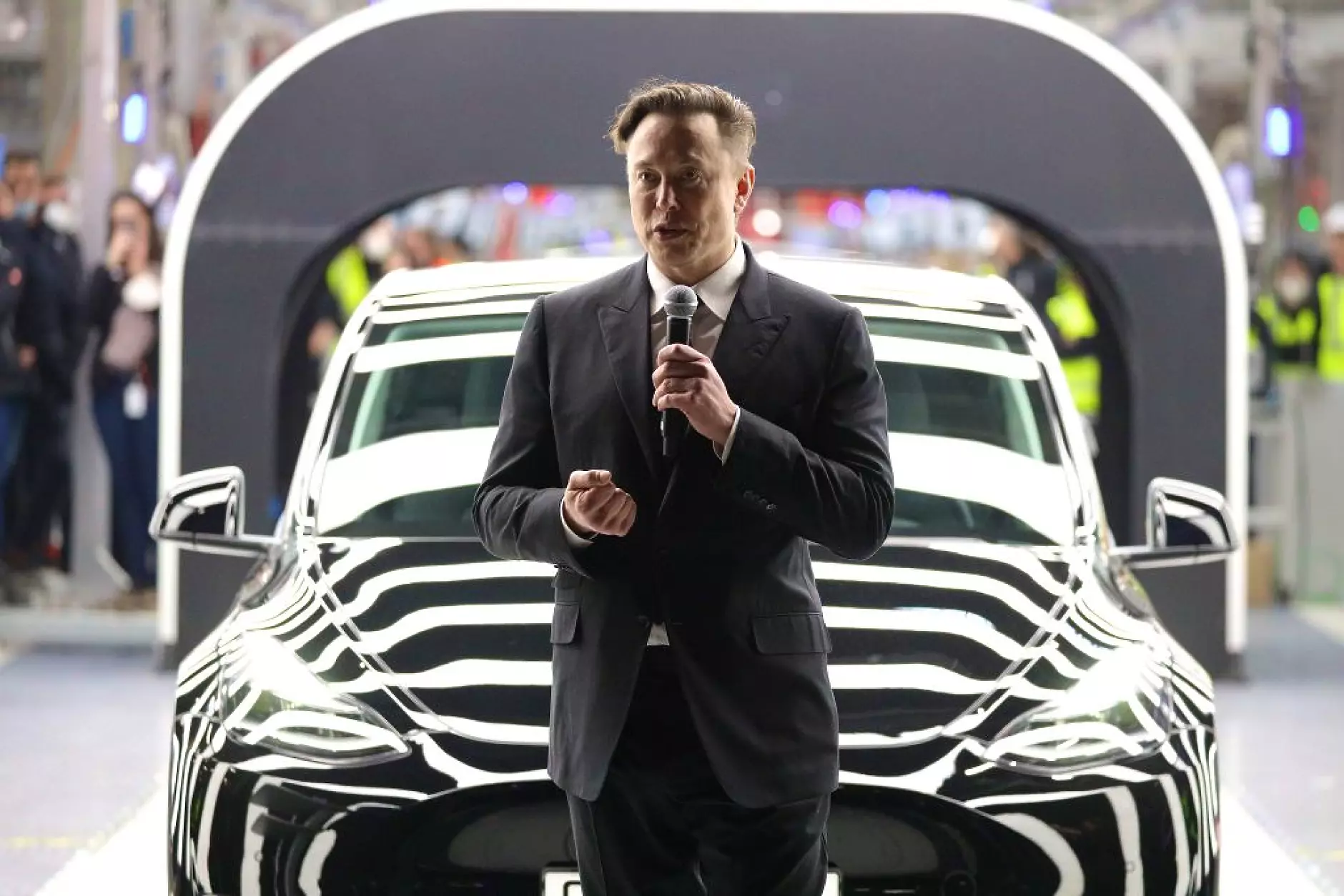 Мъск обеща да не продава акции на Tesla в следващите две години