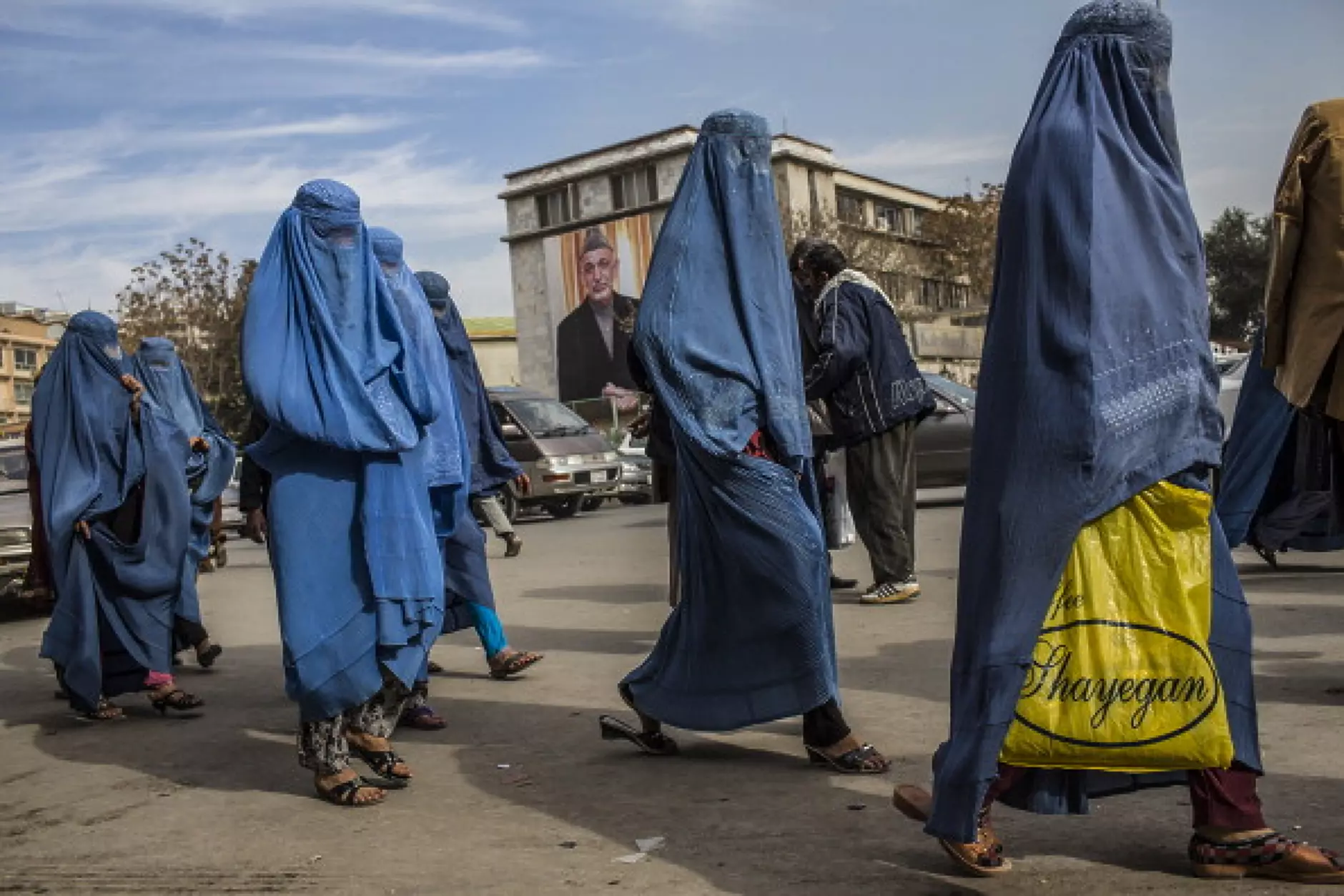 Талибаните разпоредиха жените от неправителствените организации да не ходят на работа