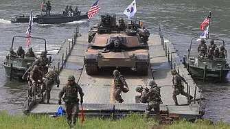 Южна Корея и САЩ обмислят възможността за съвместни учения с ядрени сили