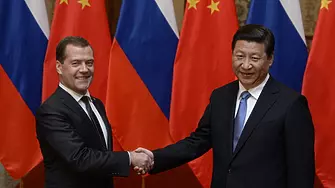Медведев в Пекин, предаде послание от Путин на Си Дзинпин