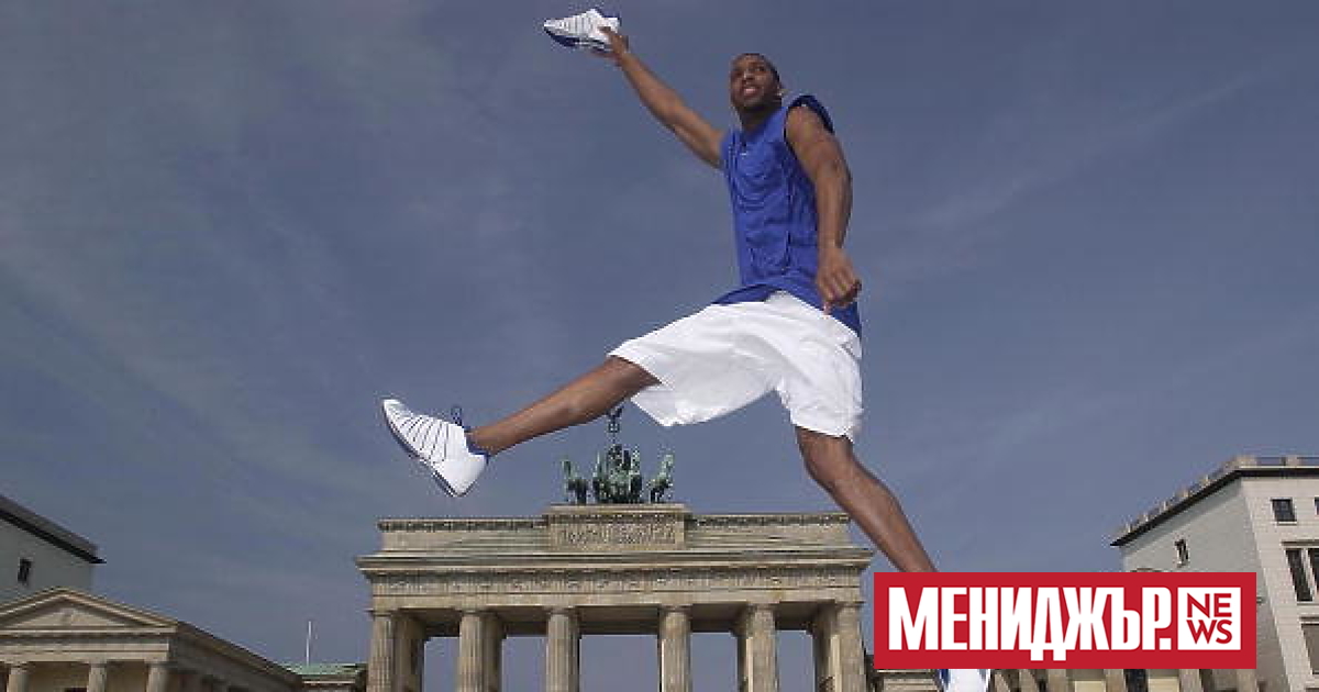 Германската спортна марка adidas представи еко кавър  на своя емблематичен