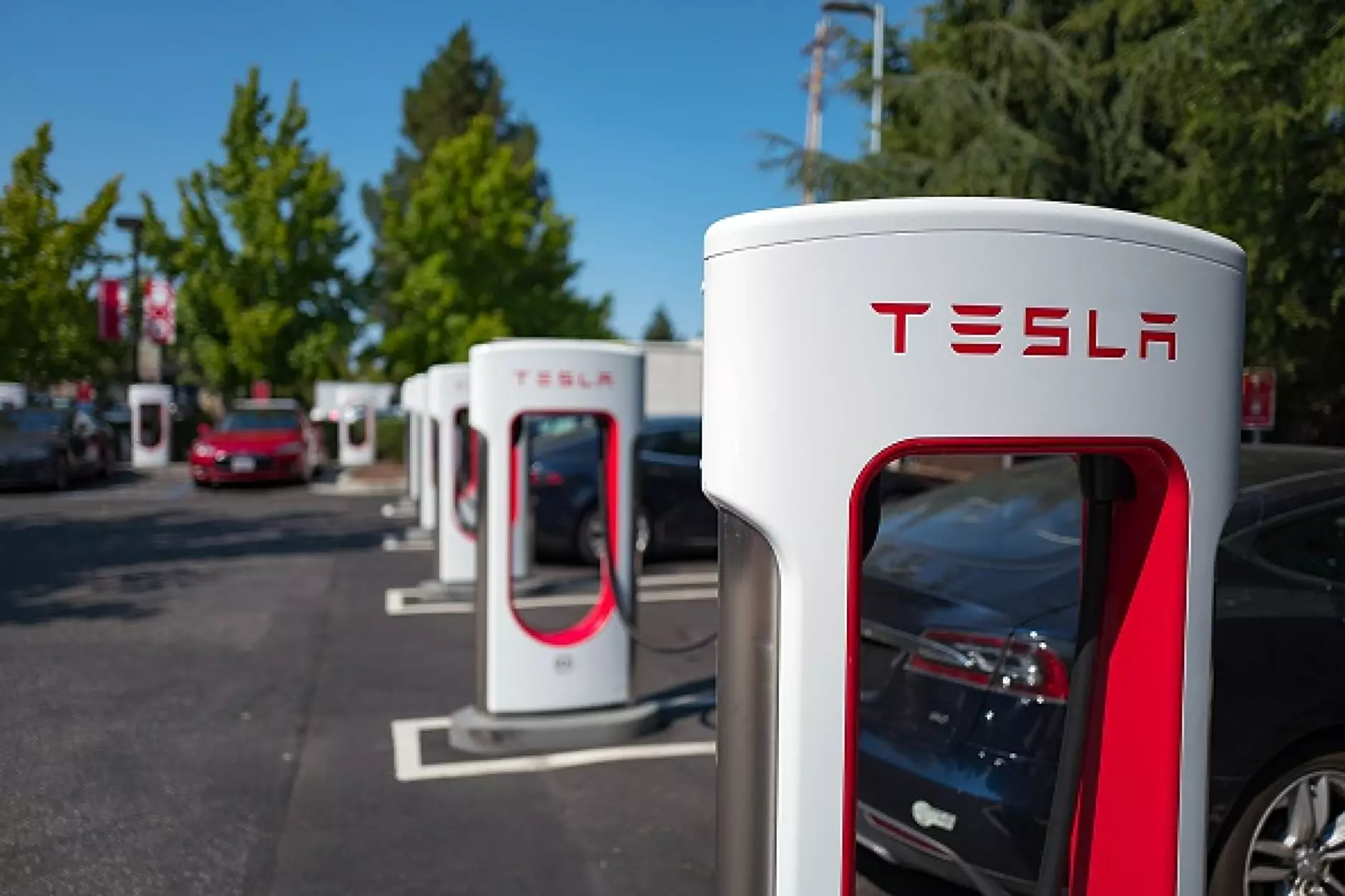 Южна Корея глобява Tesla с 2,2 млн. долара за спестена за пробега информация