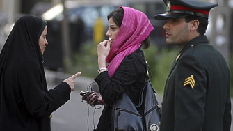 Иранската полиция започна отново да следи за носенето на хиджаб