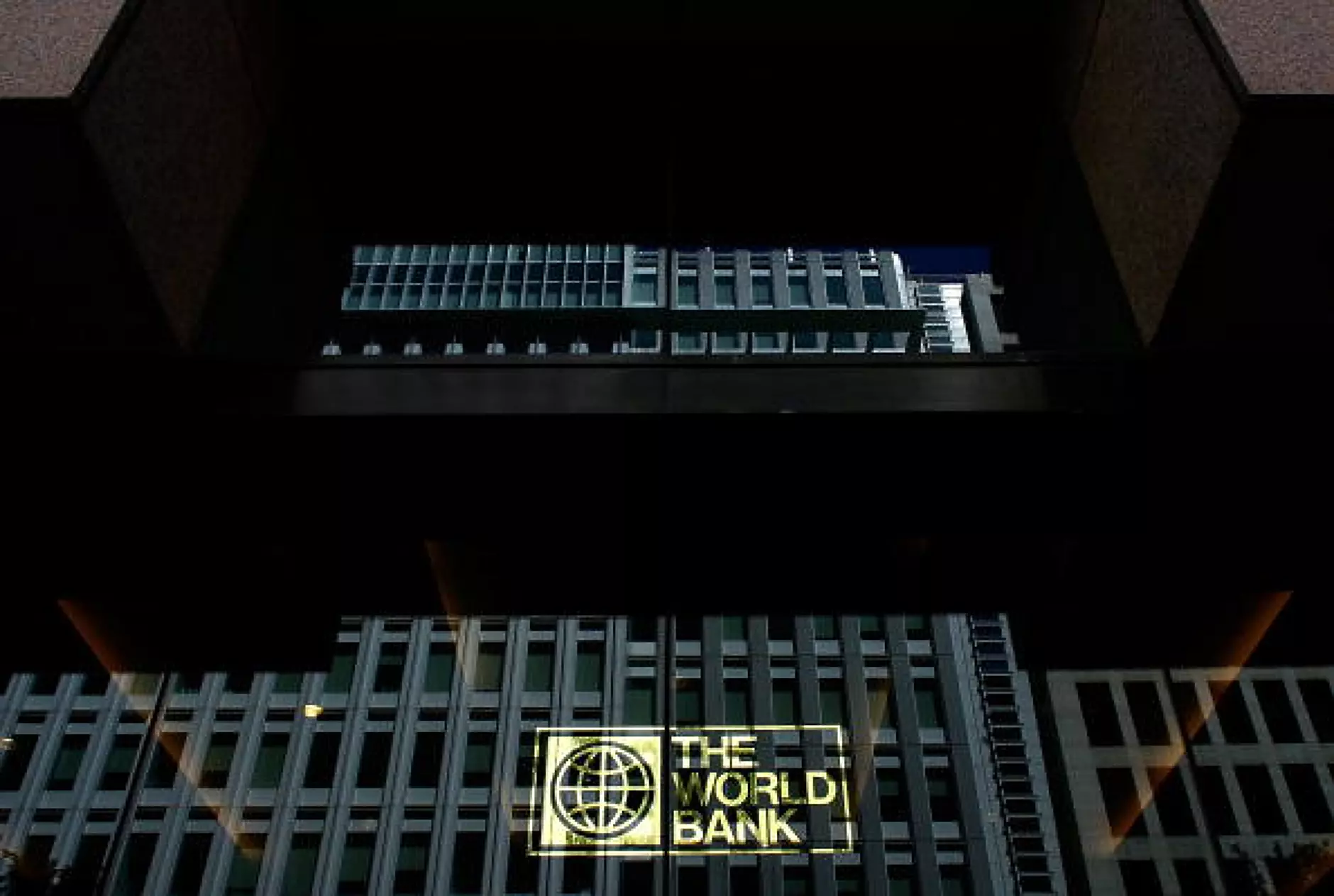 Световната банка търси средства за решаване на множество кризи