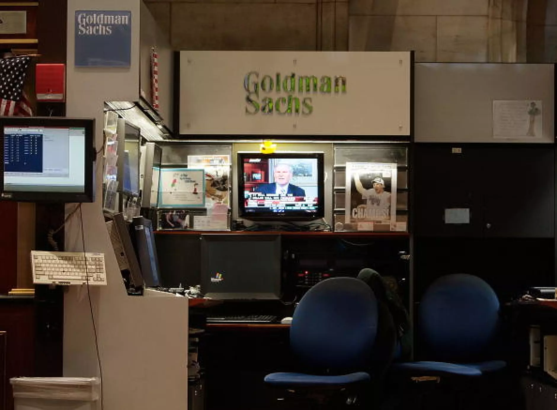Шефът на Goldman Sachs попари новогодишно служителите си с мащабни  съкращения и орязани бонуси