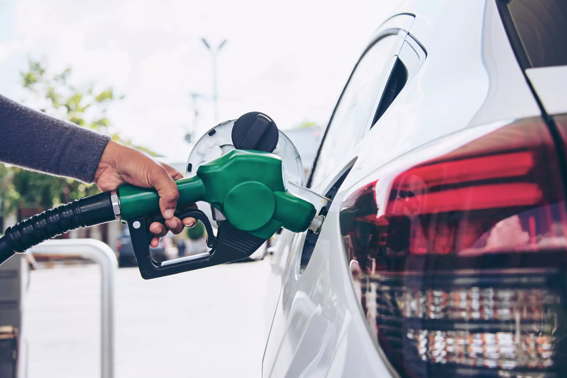 Подготвят нова схема за компенсации за скъпите горива 