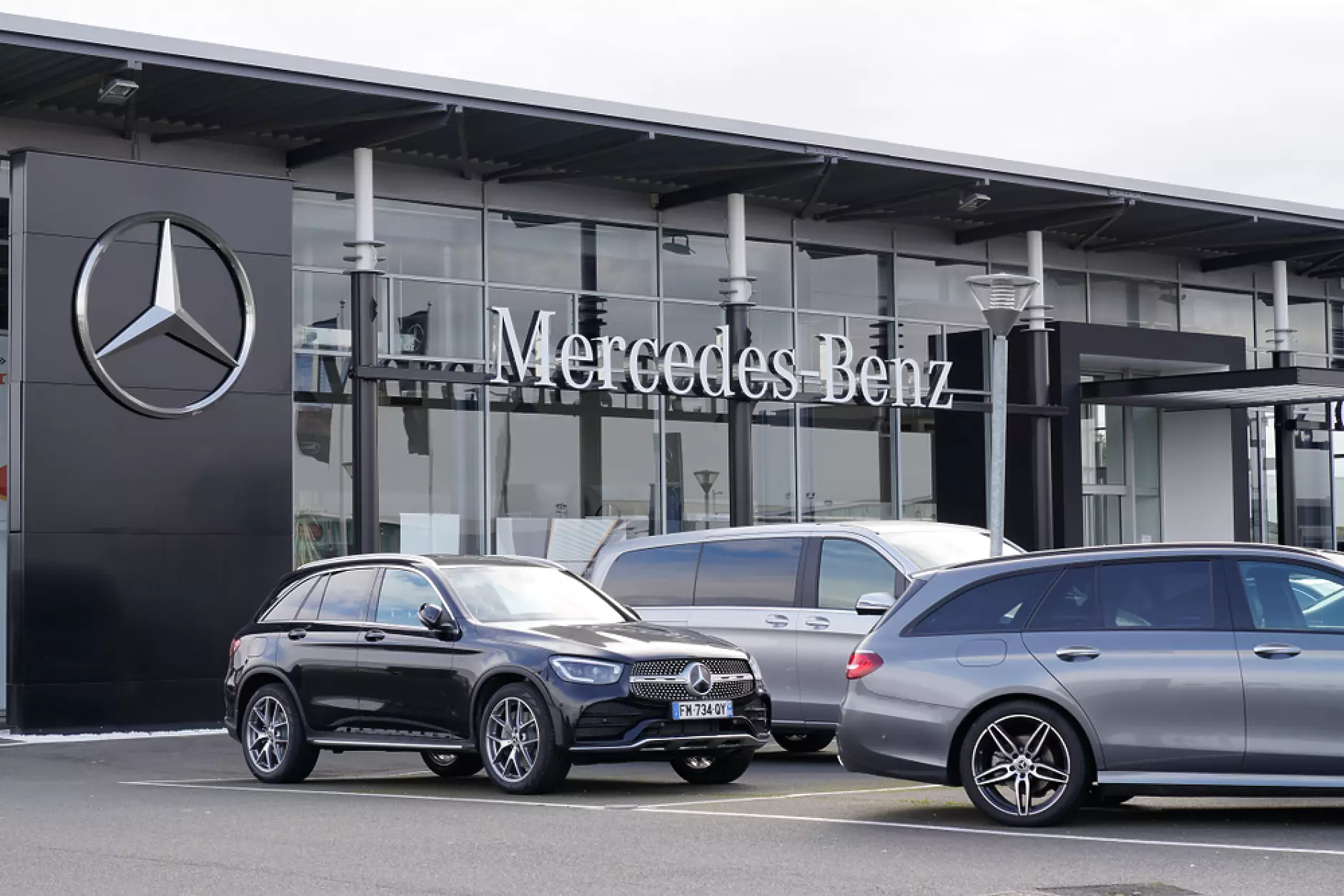 Mercedes започва да гради собствена мрежа за зареждане на електромобили по цял свят