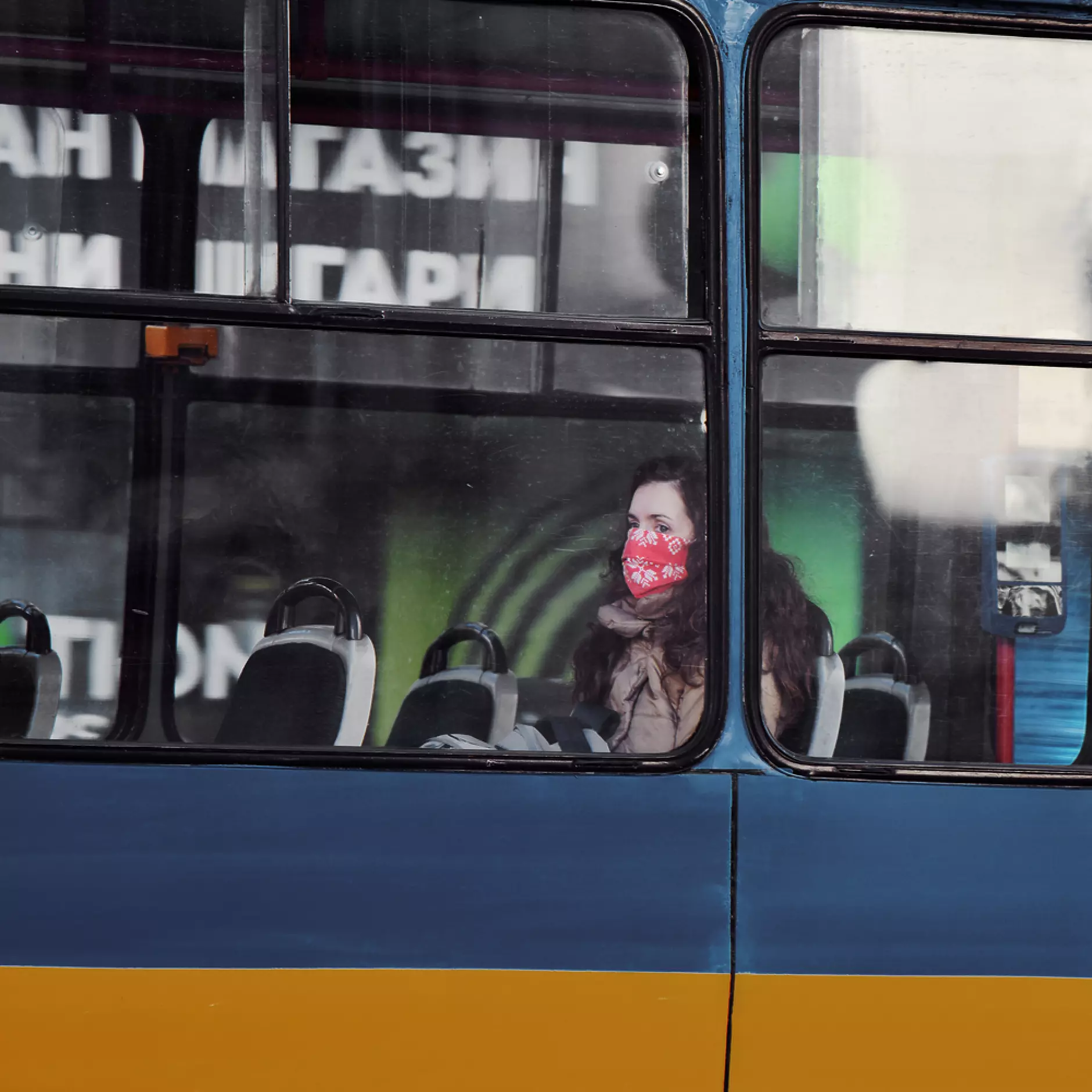 Обществения транспорт на София вече премина на новите превозни документи