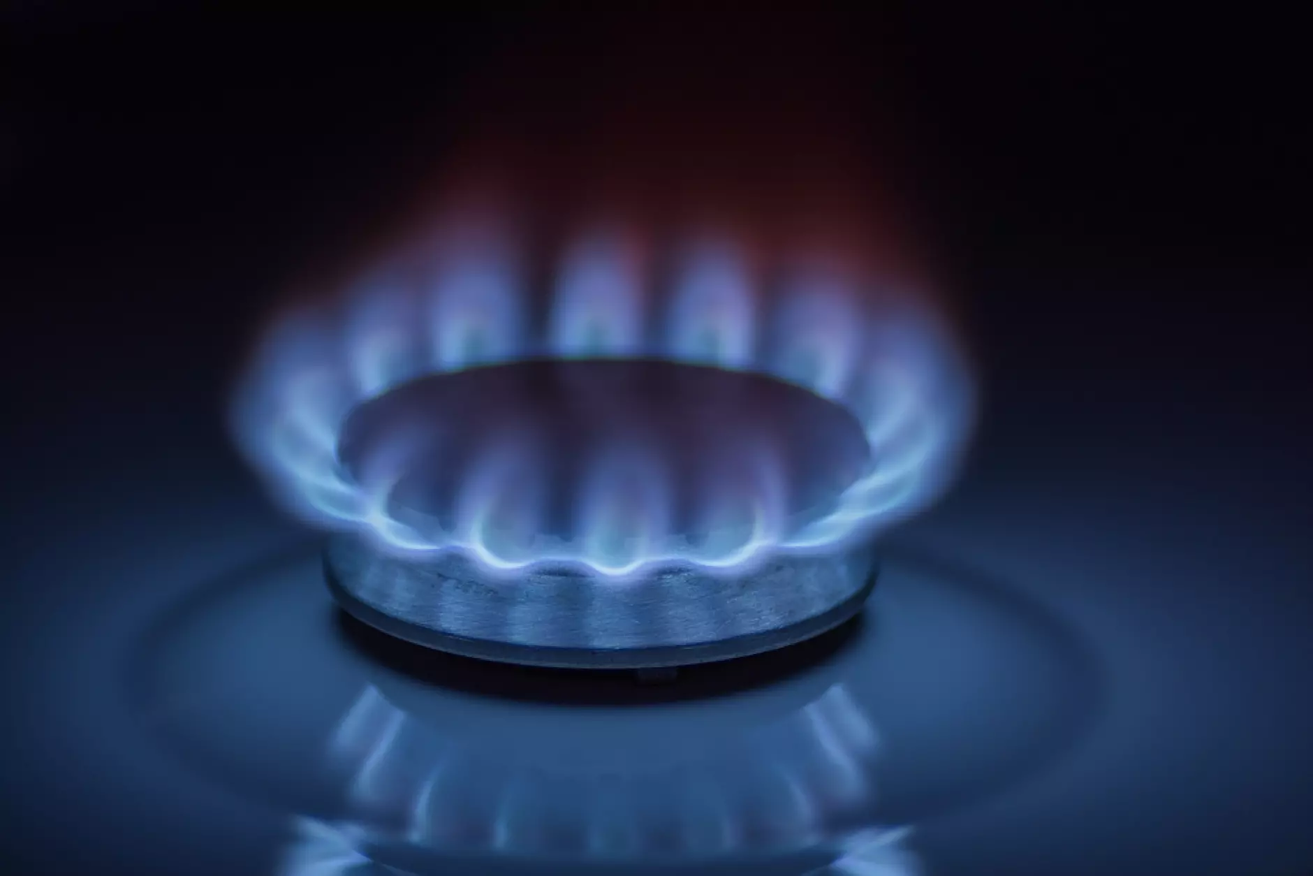 Цената на природния газ падна под 700 долара за първи път от септември 2021 г.