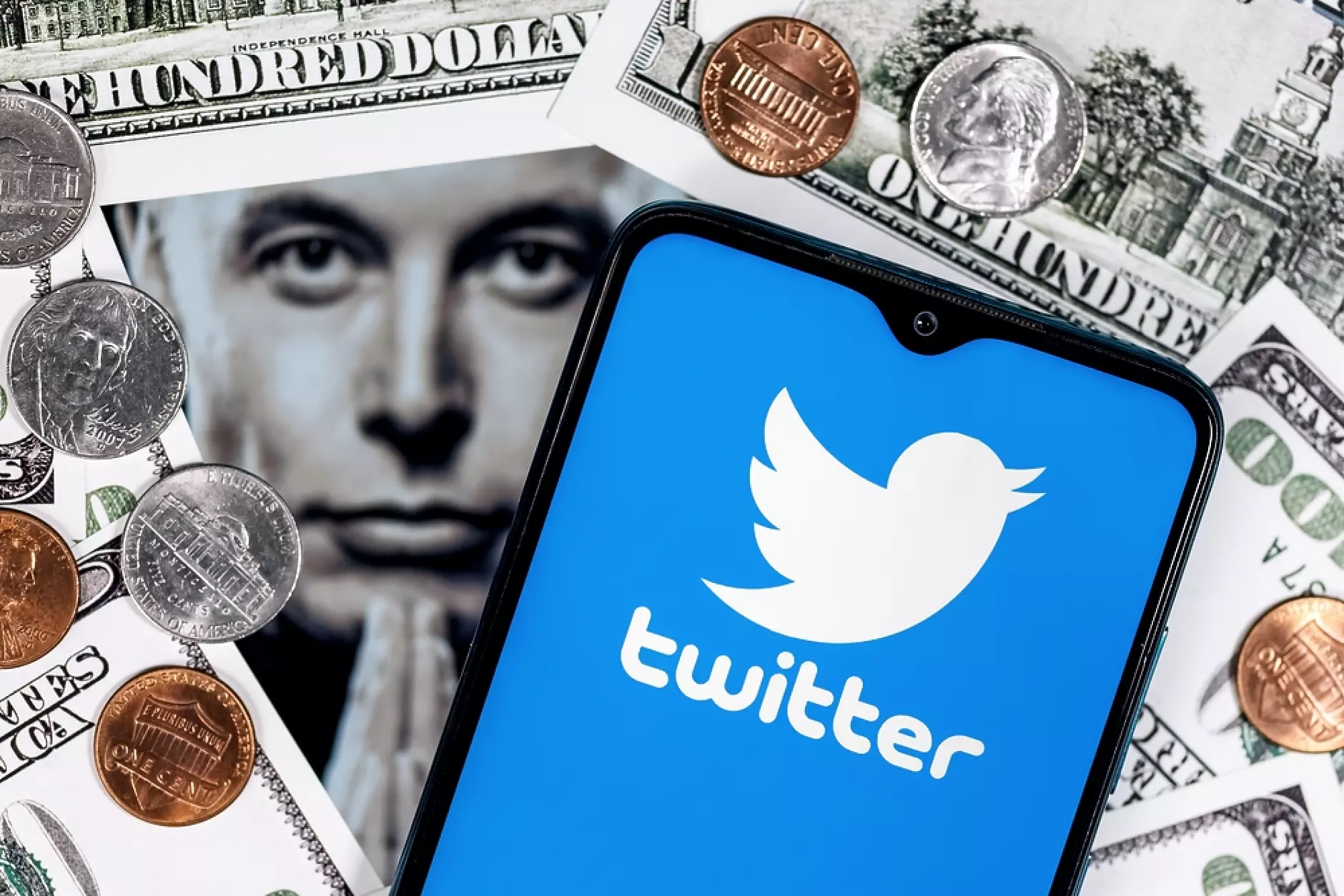 Илон Мъск: Twitter няма да фалира скоро