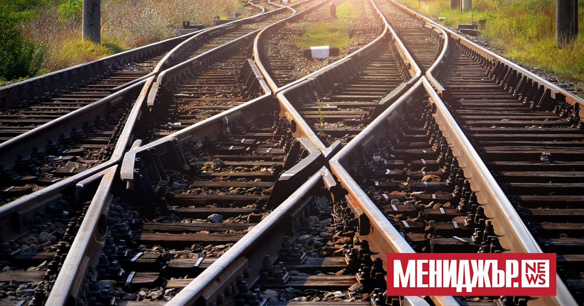 Вагон на товарен влак с фосфорна киселина е дерайлирал край