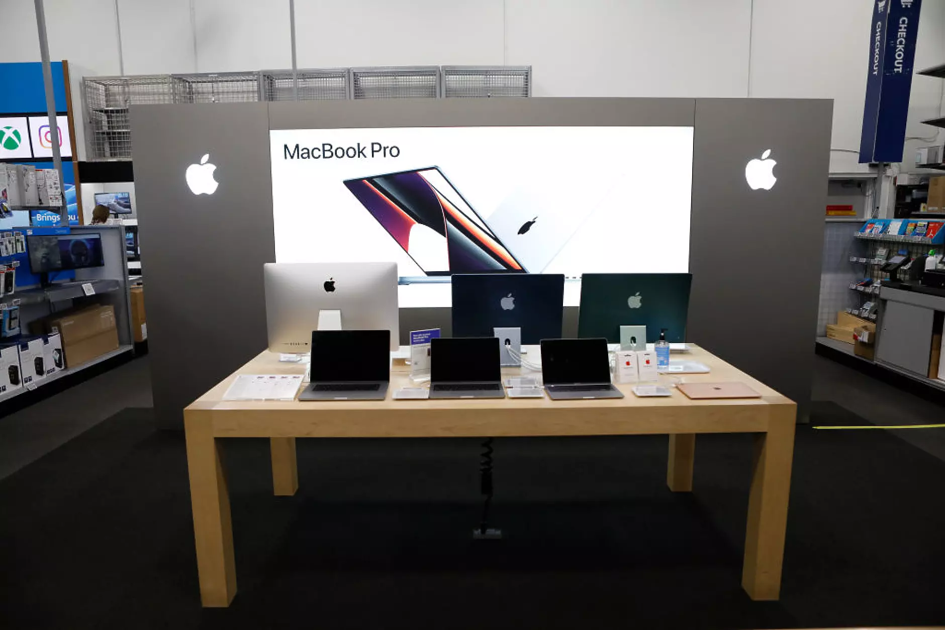 Apple се готви да пусне на пазара MacBook Pro със сензорен екран