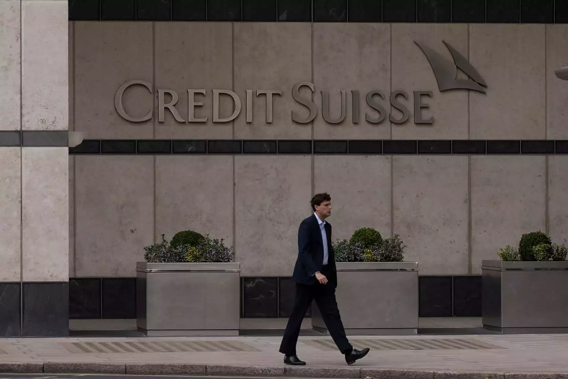 Credit Suisse планира да съкрати 10% от инвестиционните си банкери в Европа