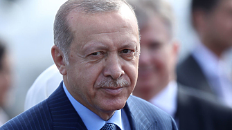 Шест месеца след Турция се съгласи съюзниците от НАТО да