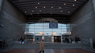 Европейският парламент отправи днес призив политическото и военното ръководство на