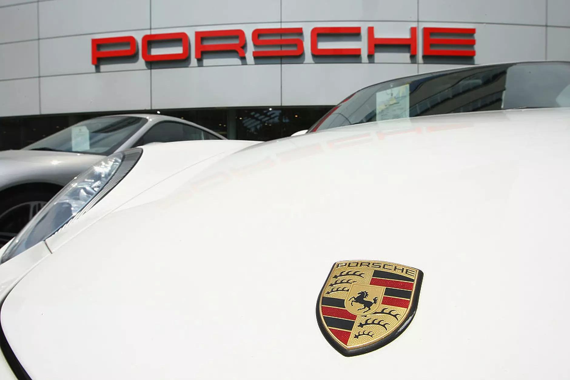 Porsche обмисля пълното интегриране на софтуера на Google в автомобилите си