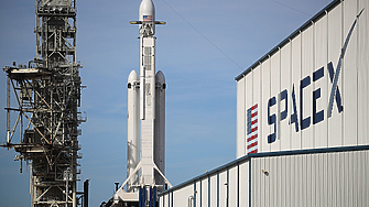Свръхтежката ракета Falcon Heavy на SpaceX бше изстреляна в САЩ
