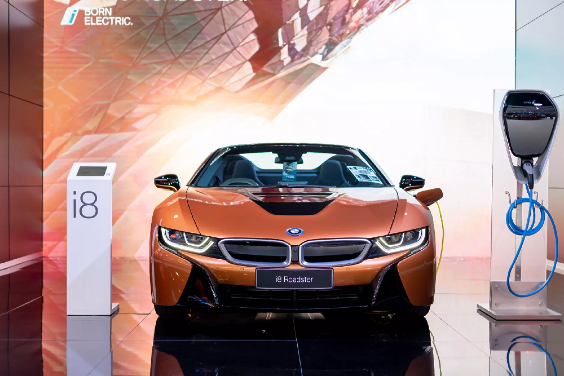 BMW увеличи над два пъти продажбите на електромобили