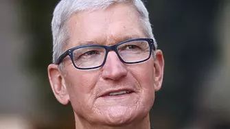 Apple намалява с възнаграждението на Тим Кук, по негово желание
