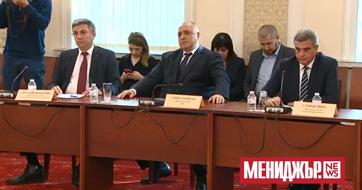 Три от парламентарно представените партии дойдоха на лидерската среща, организирана