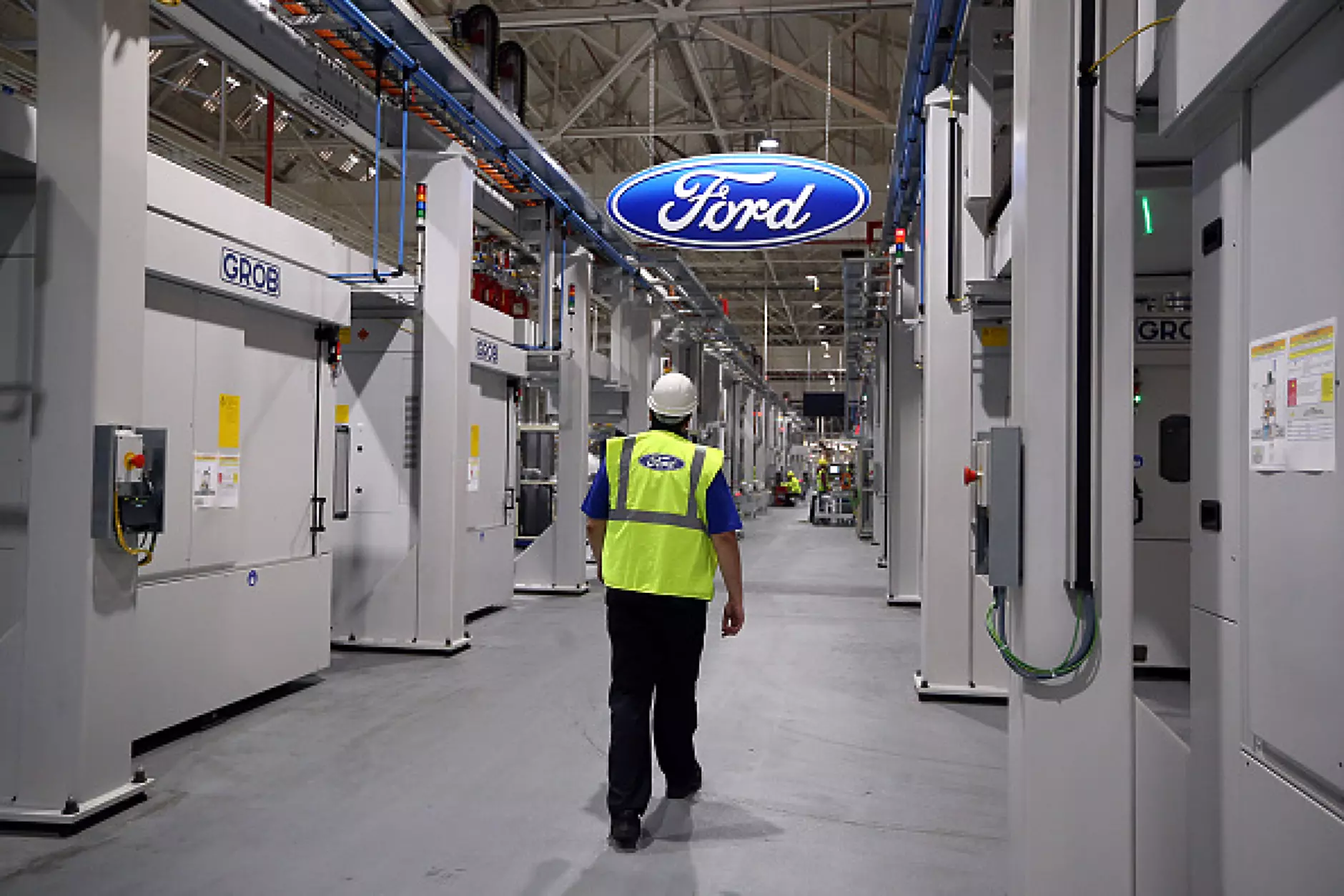 Ford съкращава 3200 работни места в заводите си в Европа