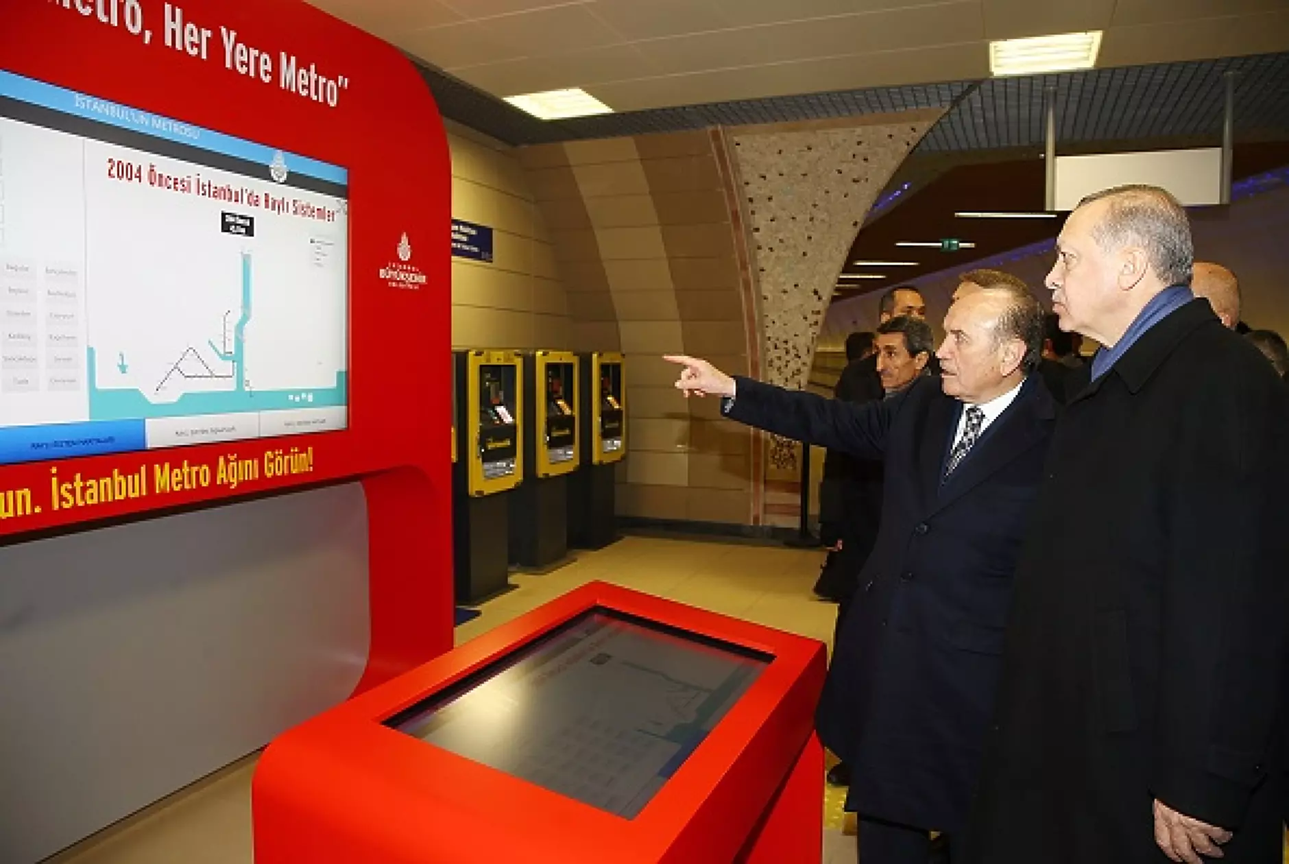 Скоростни влакове без машинист обслужват новата линия на метрото в Истанбул