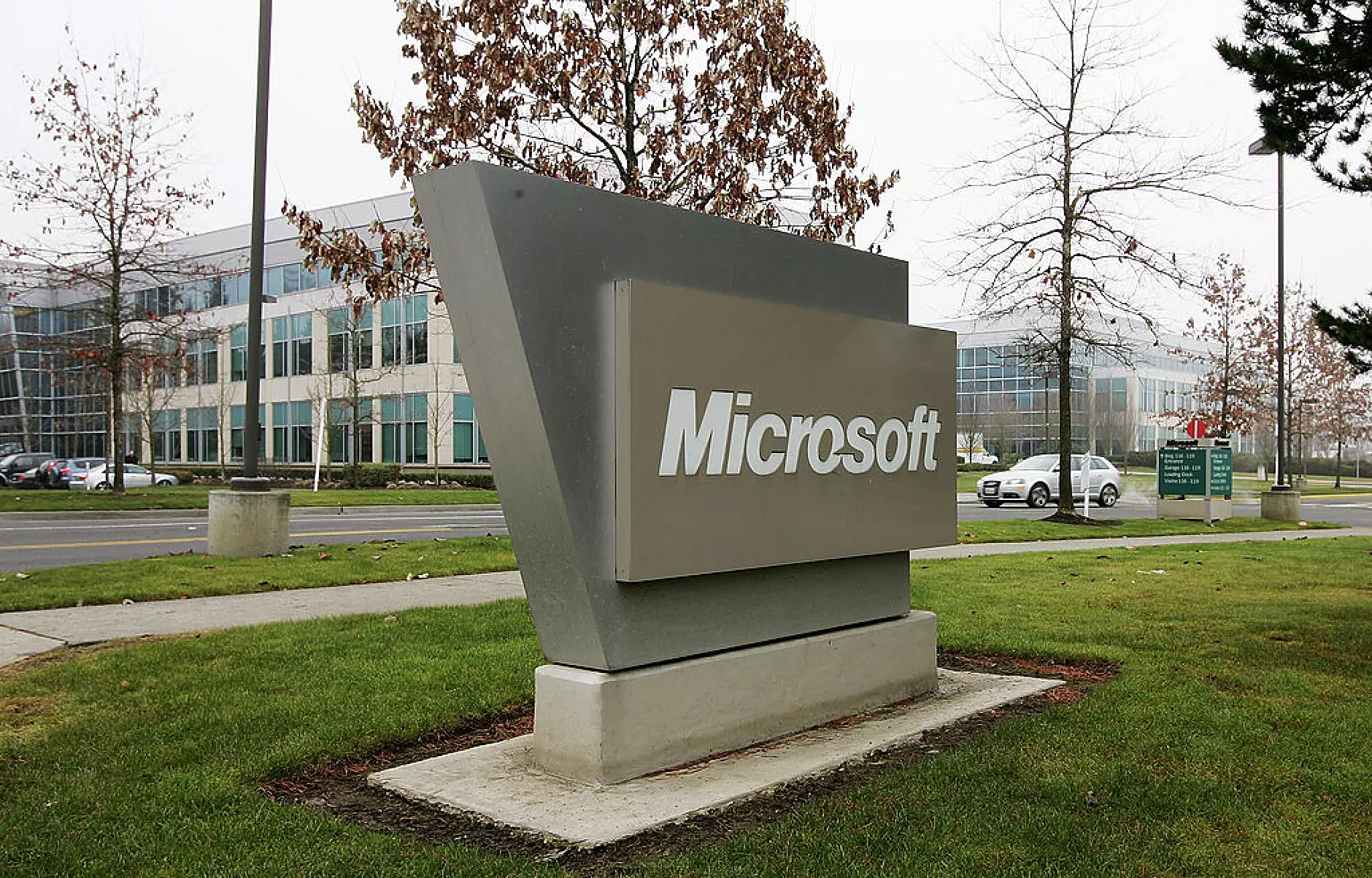 Microsoft потвърди, че ще инвестира милиарди в OpenAI