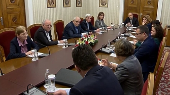 Ръководството на Централната избирателна комисия представи пред президента Румен Радев готовността