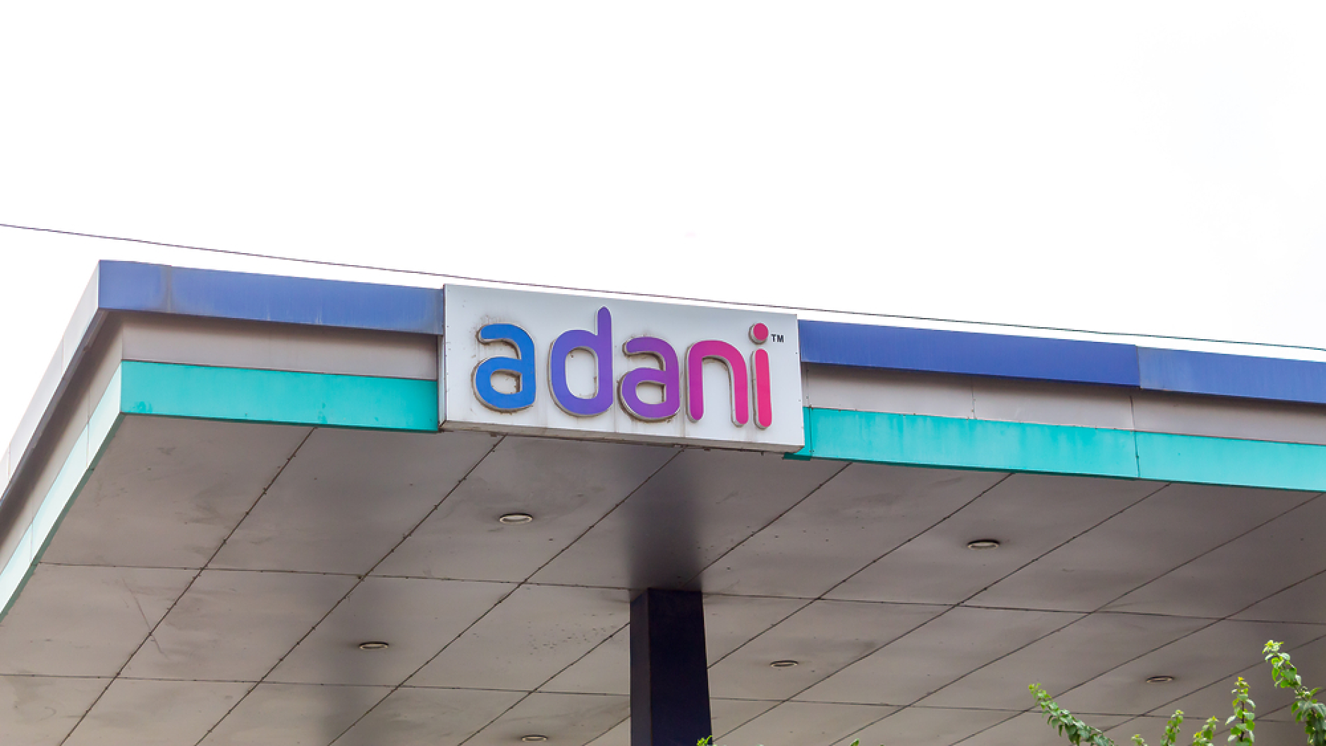 Adani Enterprises отмени продажбата на акции, след като цената им се срина