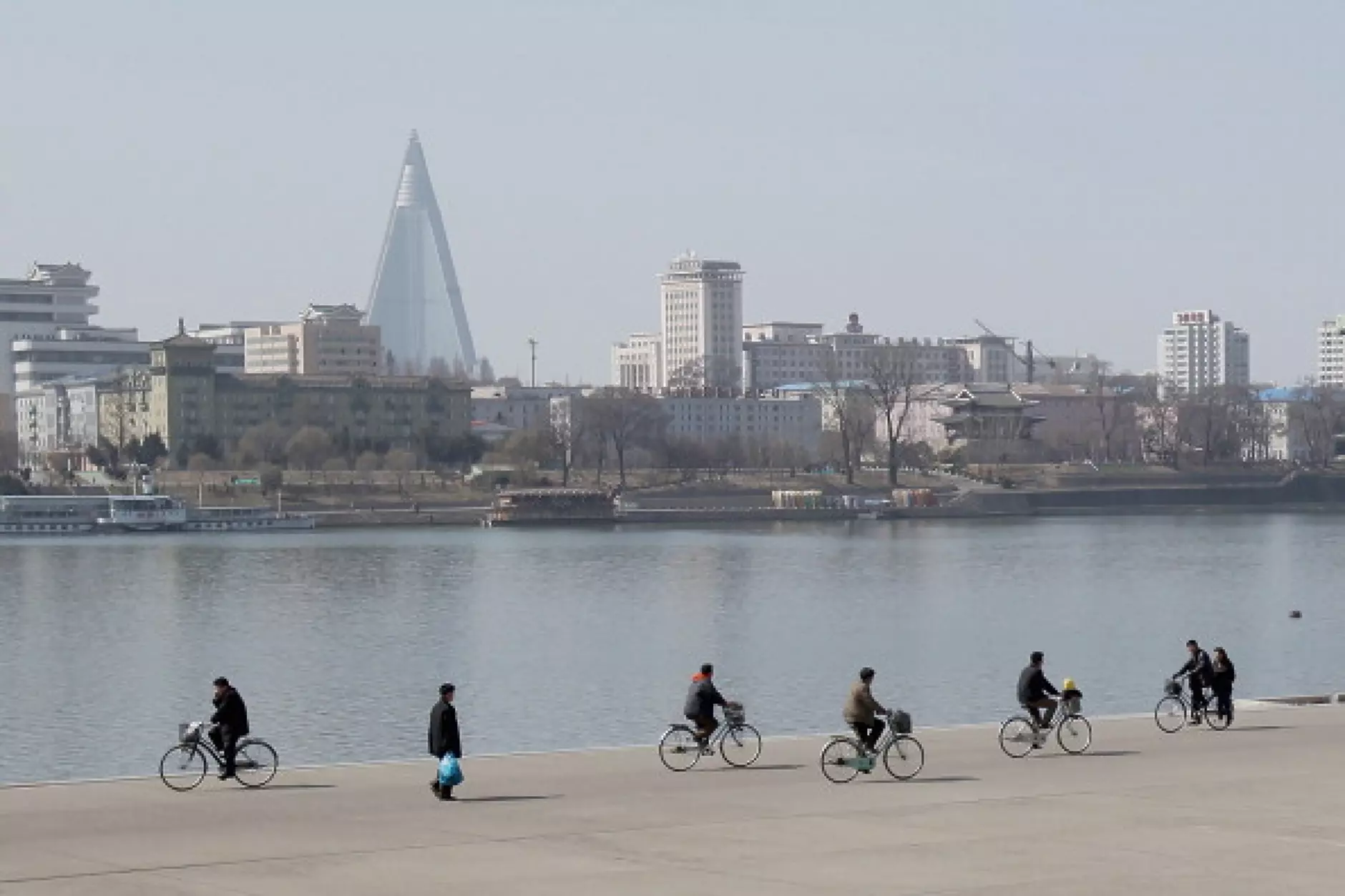 Столицата на Северна Корея отново с локдаун заради мистериозна зараза