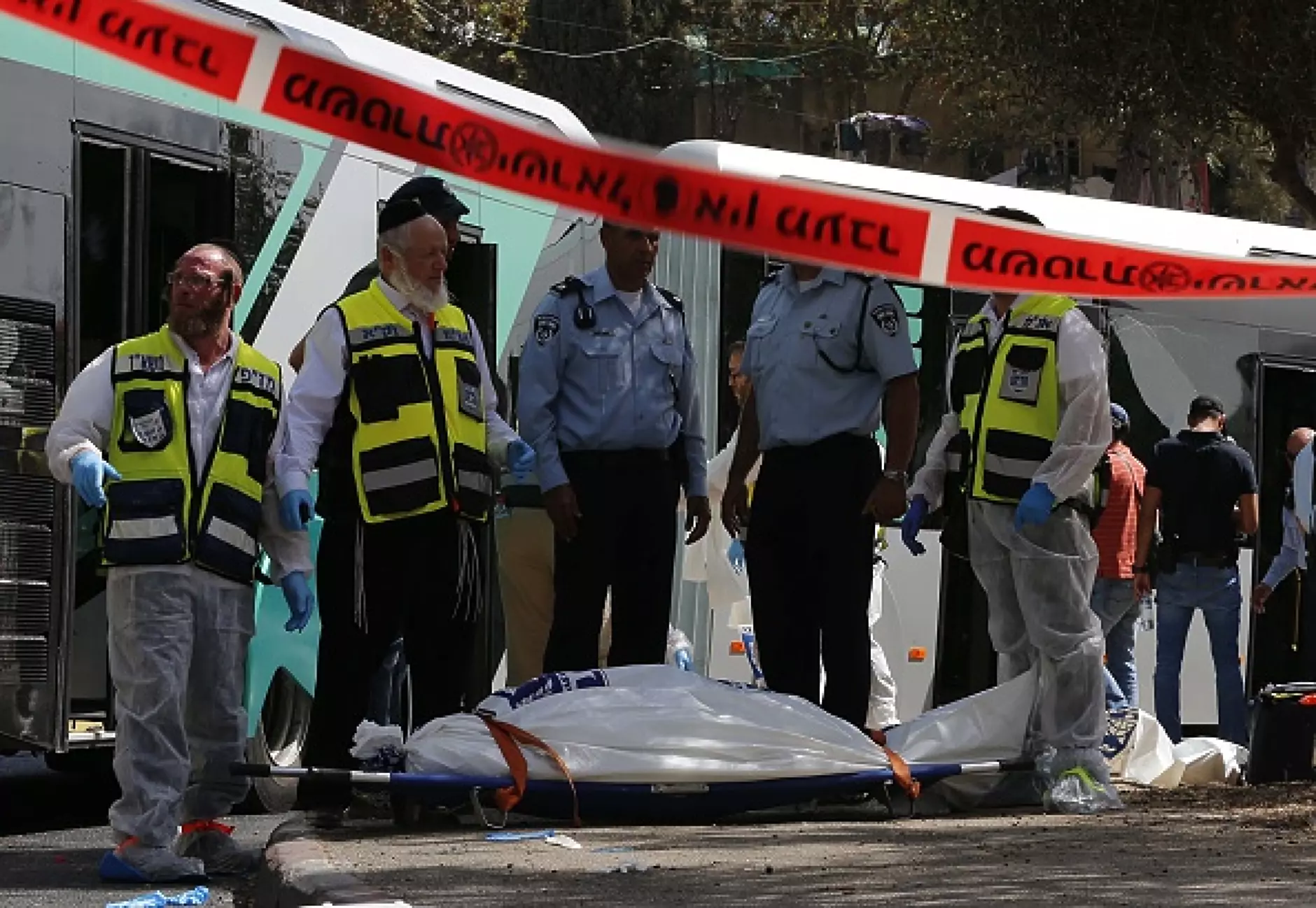 Двама ранени при нова стрелба в Израел, полицията задържа 42-ма за атаката на синагога